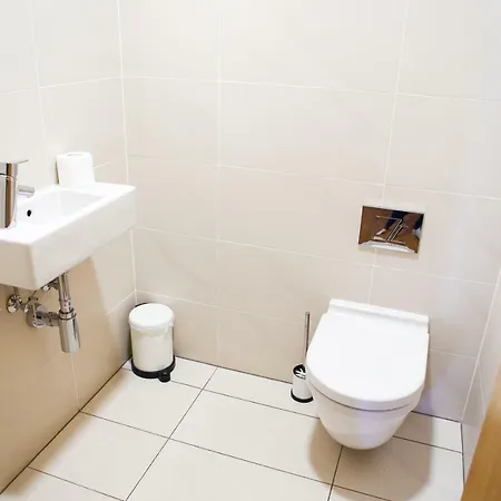 Luxury By Refa Group Hostel